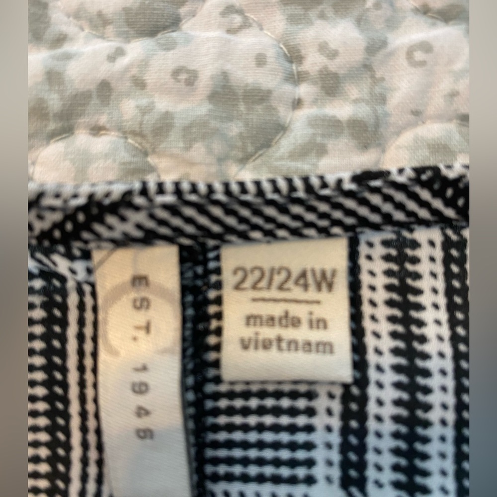 Black and white plaid tank top, V-Neck with lace trim. - Picture 3 of 7